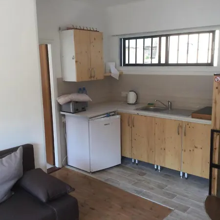 Charming 1-bed In Appartamento Larnaca